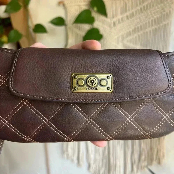 Fossil Brown Quilted Leather Wristlet / Clutch with Snap Closure - Picture 3 of 15